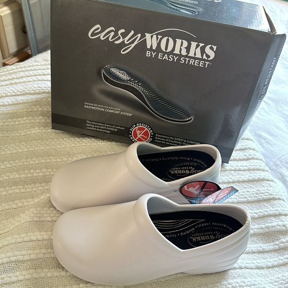 Selling shoes for nursing, kitchen or whatever use you want. They are anti slip. - Picture 3 of 3